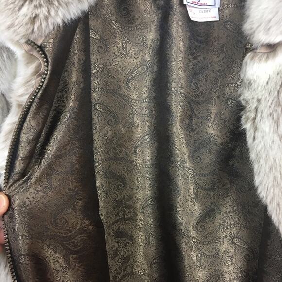 Beautiful Faux Gray Fox Coat SOFT & Gorgeo… - Picture 3 of 8